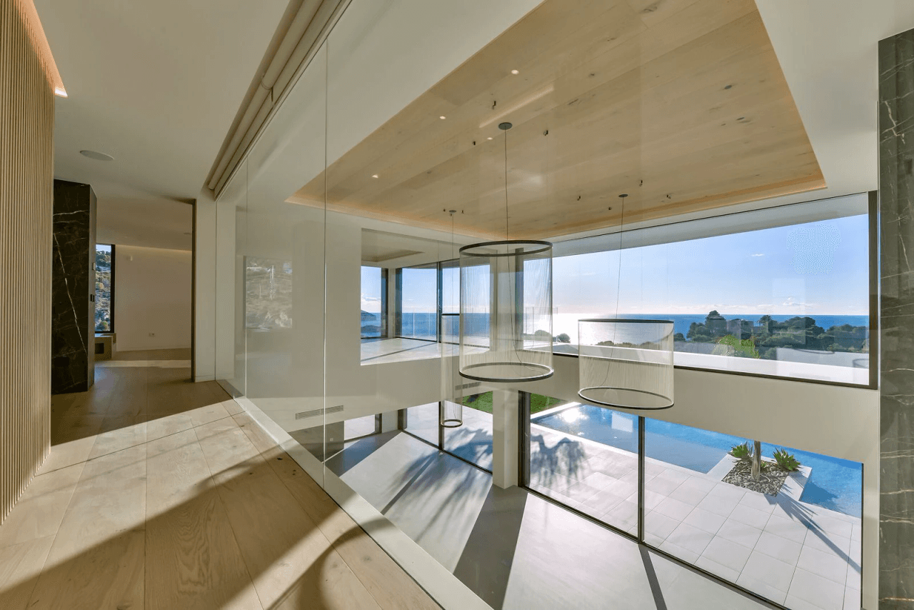 Iconic Contemporary Villa with Panoramic Sea Views