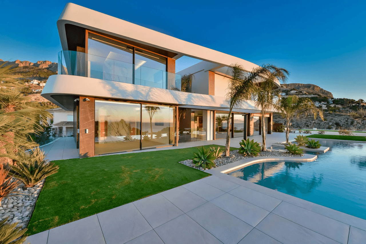 Iconic Contemporary Villa with Panoramic Sea Views