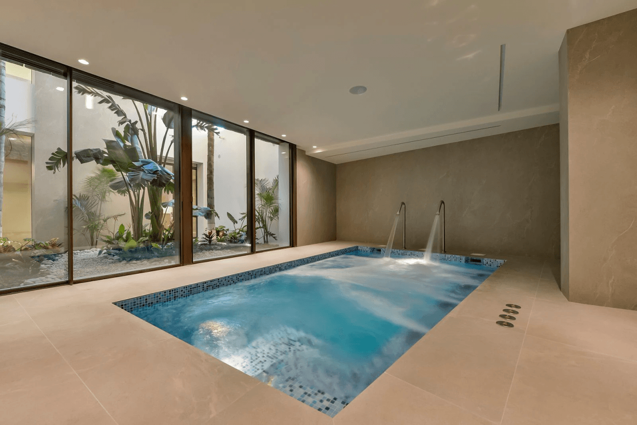 Iconic Contemporary Villa with Panoramic Sea Views