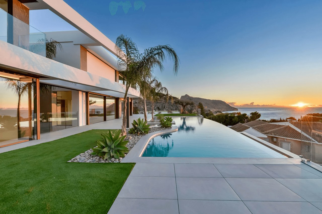 Iconic Contemporary Villa with Panoramic Sea Views