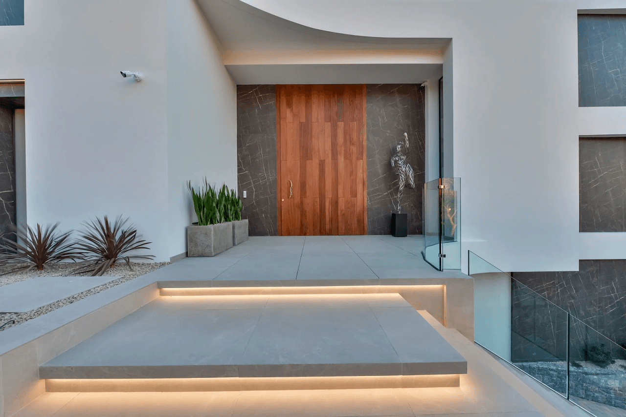 Iconic Contemporary Villa with Panoramic Sea Views