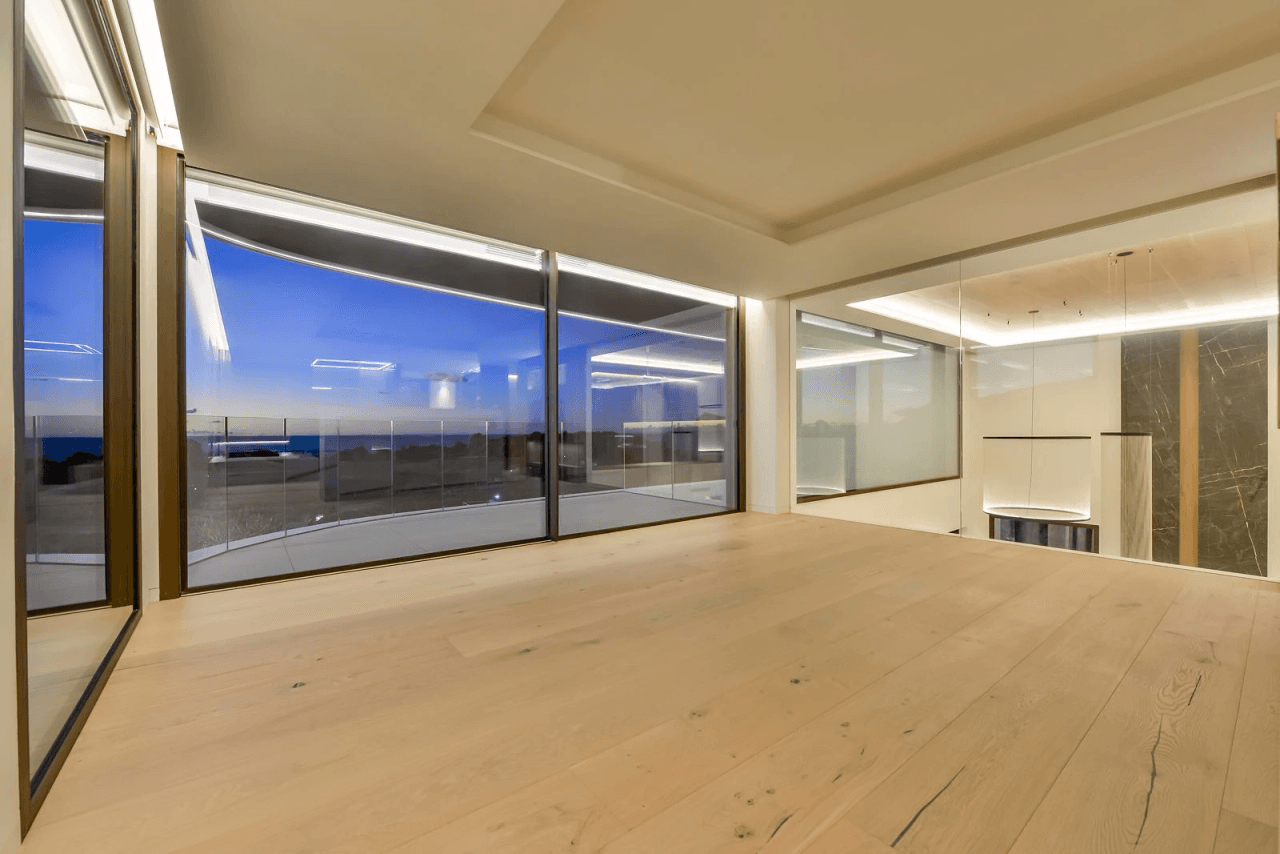 Iconic Contemporary Villa with Panoramic Sea Views