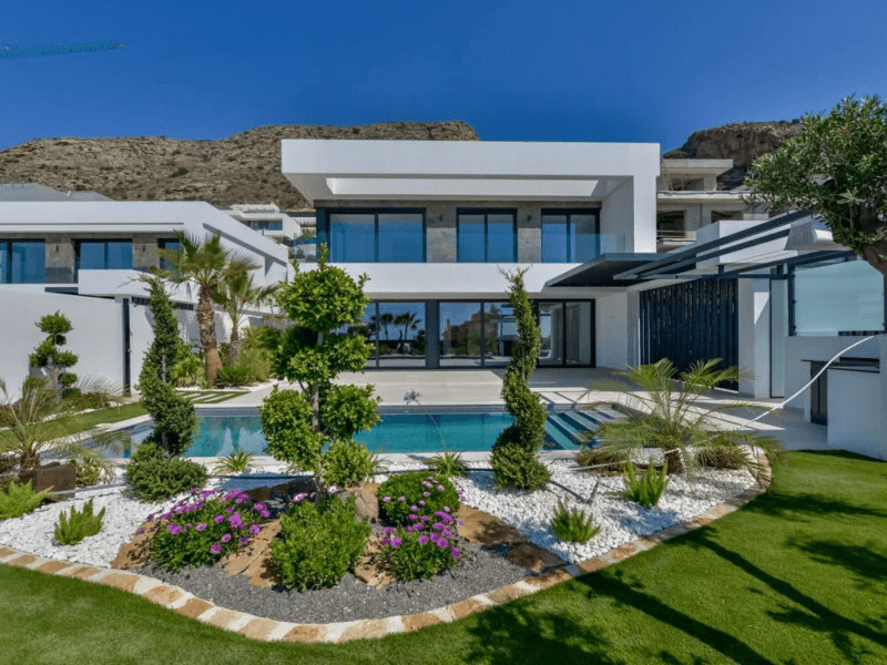 Villa for sale in Finestrat