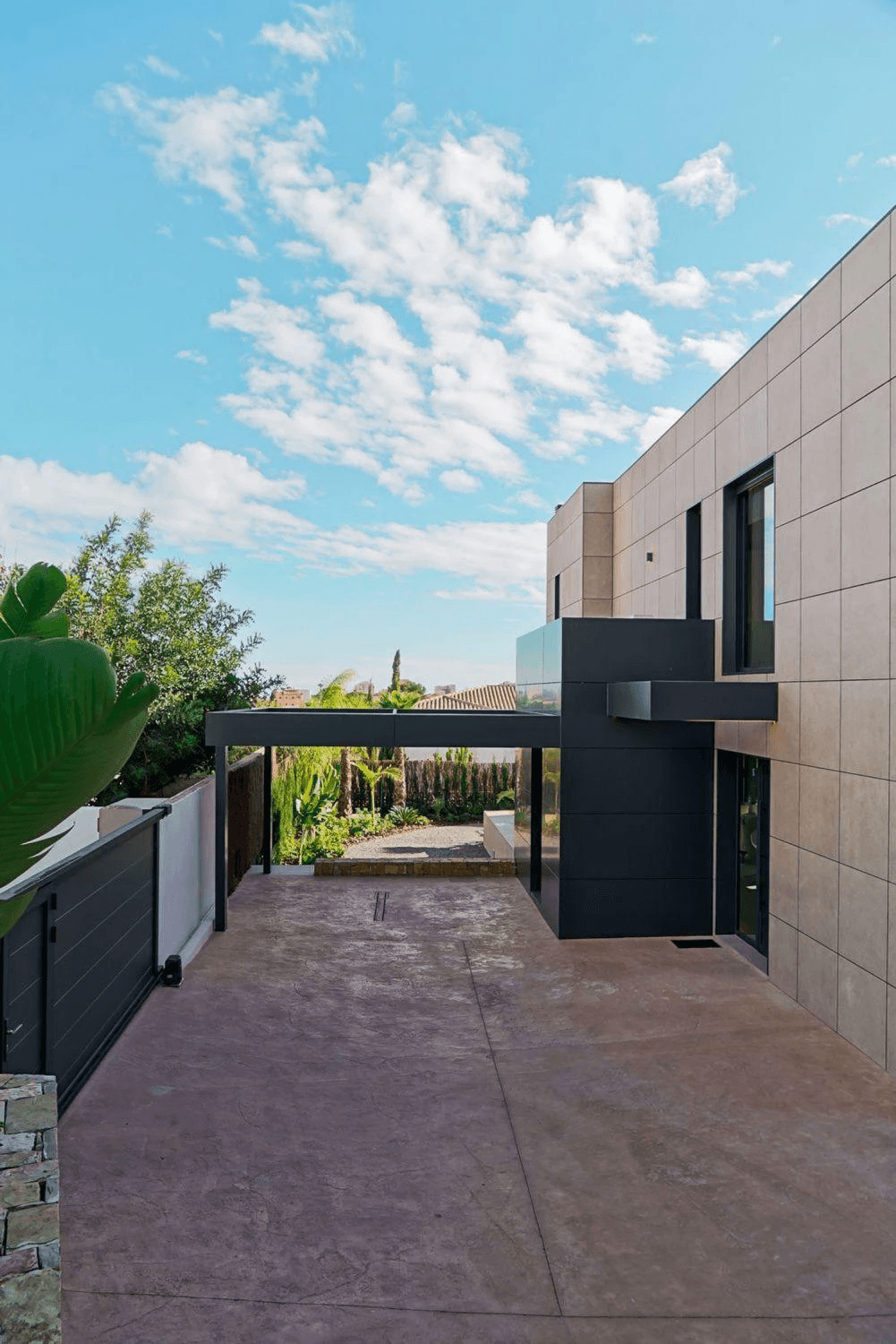 Impressive luxury villa in a minimalist style that combines luxury and comfort.