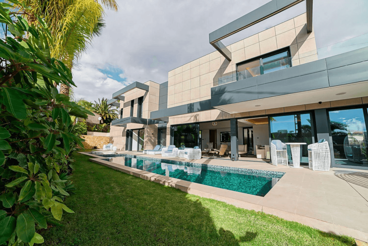 Impressive luxury villa in a minimalist style that combines luxury and comfort.
