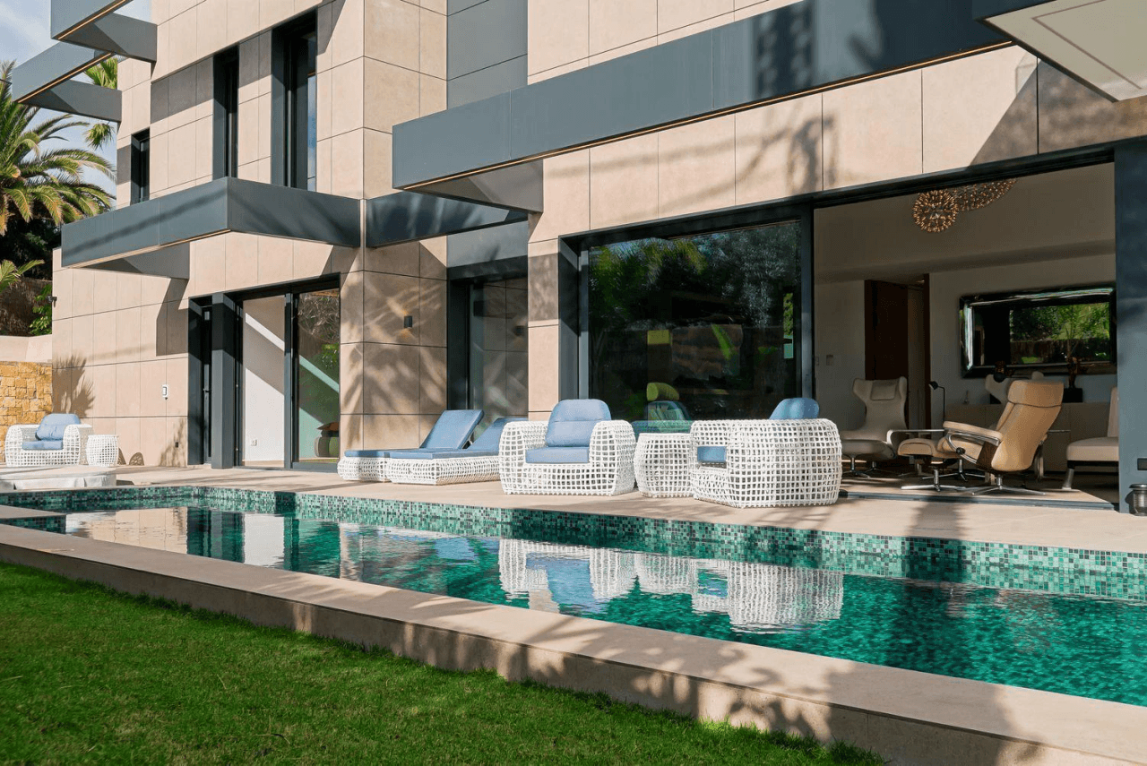 Impressive luxury villa in a minimalist style that combines luxury and comfort.