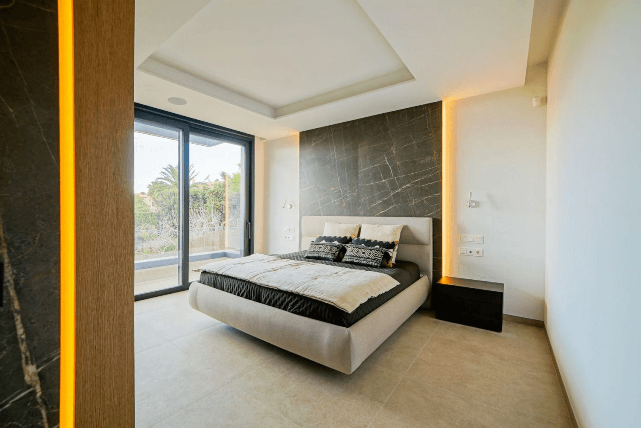 Impressive luxury villa in a minimalist style that combines luxury and comfort.