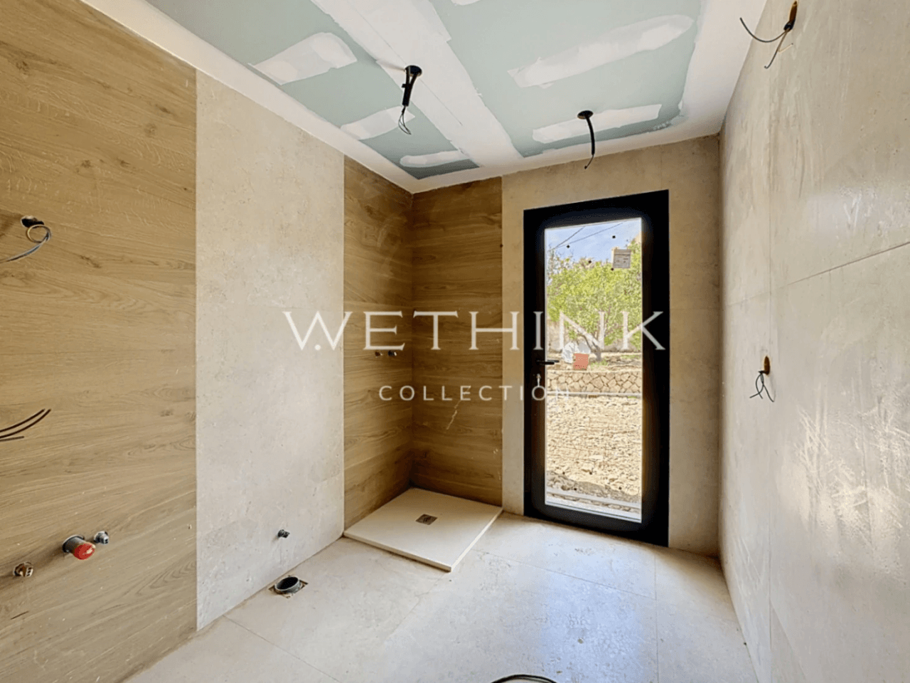 Elegant Villa with Guest Apartment by the Golf Course