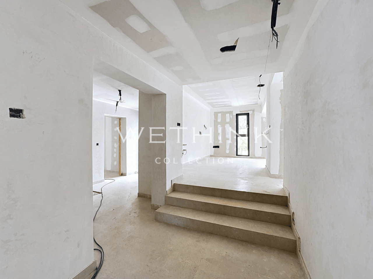 Elegant Villa with Guest Apartment by the Golf Course