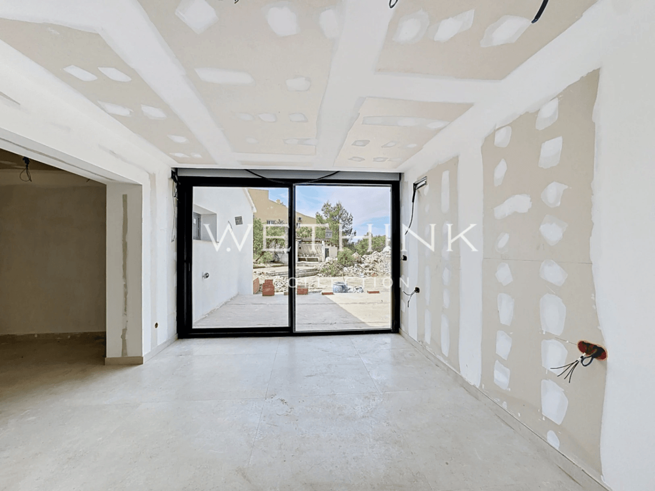 Elegant Villa with Guest Apartment by the Golf Course