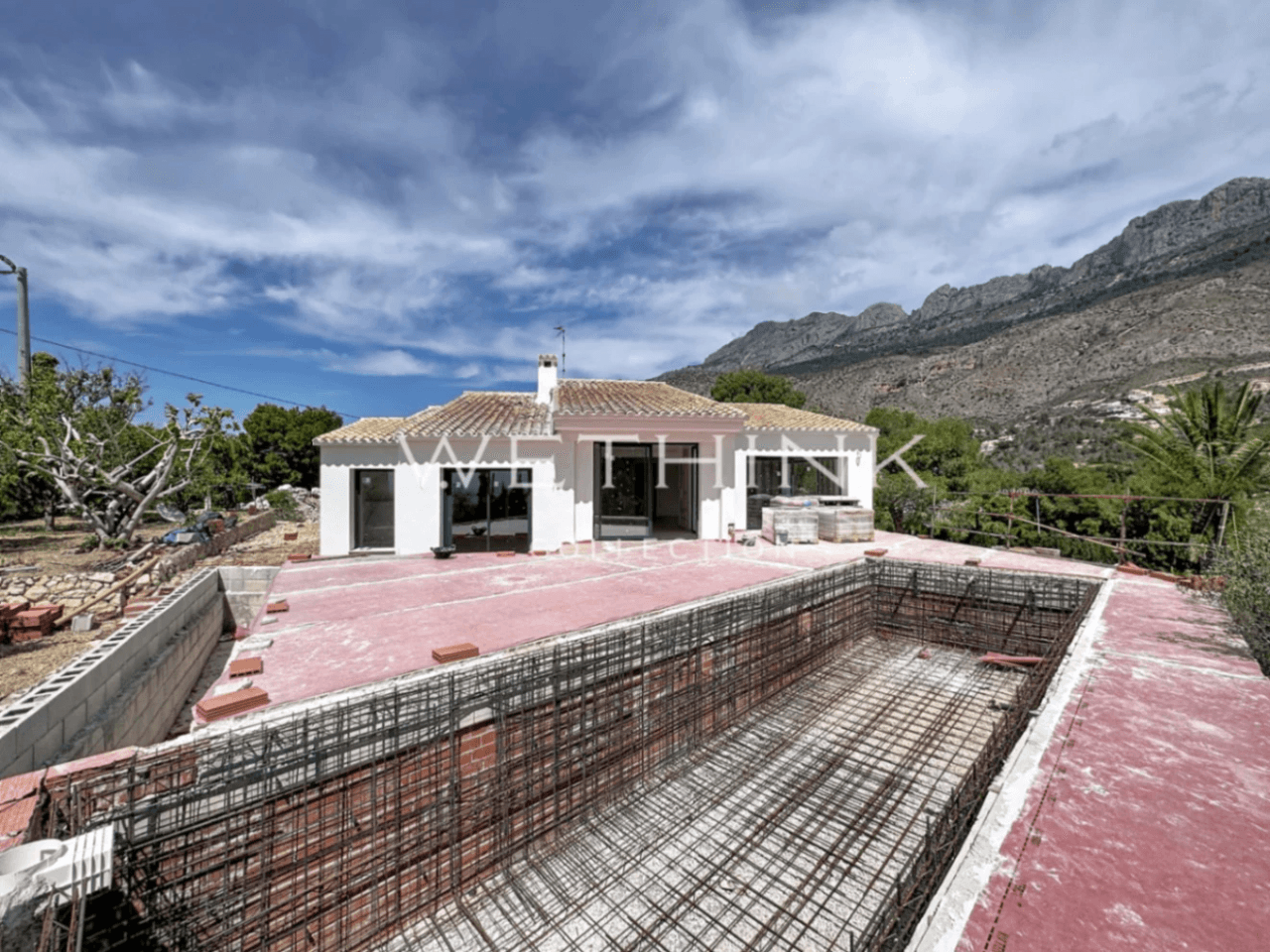 Elegant Villa with Guest Apartment by the Golf Course