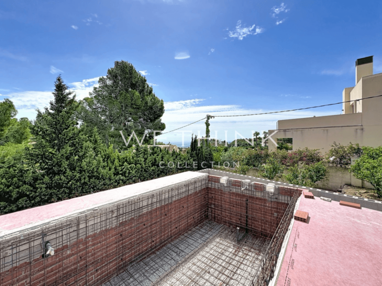 Elegant Villa with Guest Apartment by the Golf Course