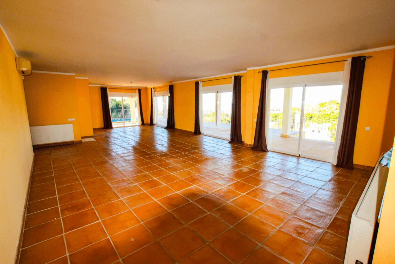 Single-Level Villa with Panoramic Sea Views for Sale in Altea La Vella