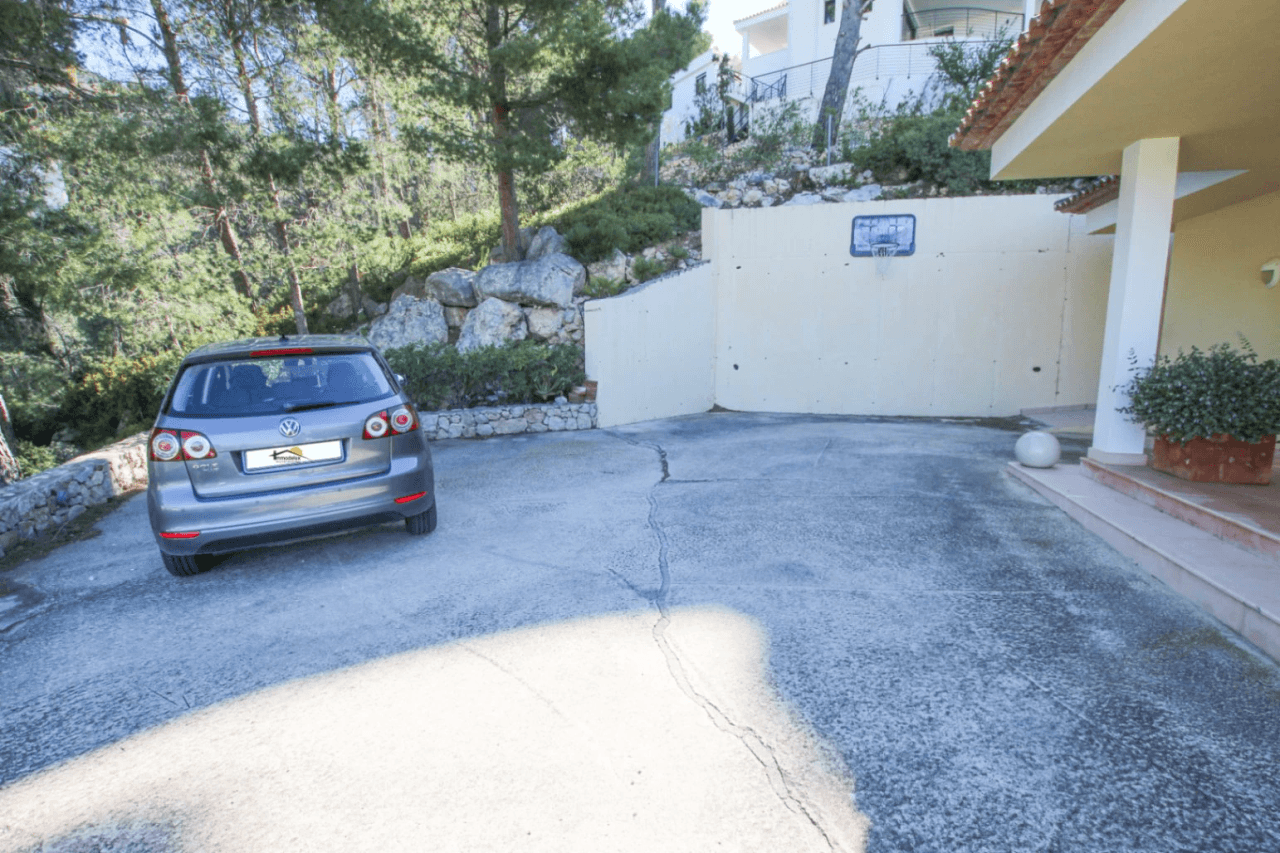 Single-Level Villa with Panoramic Sea Views for Sale in Altea La Vella