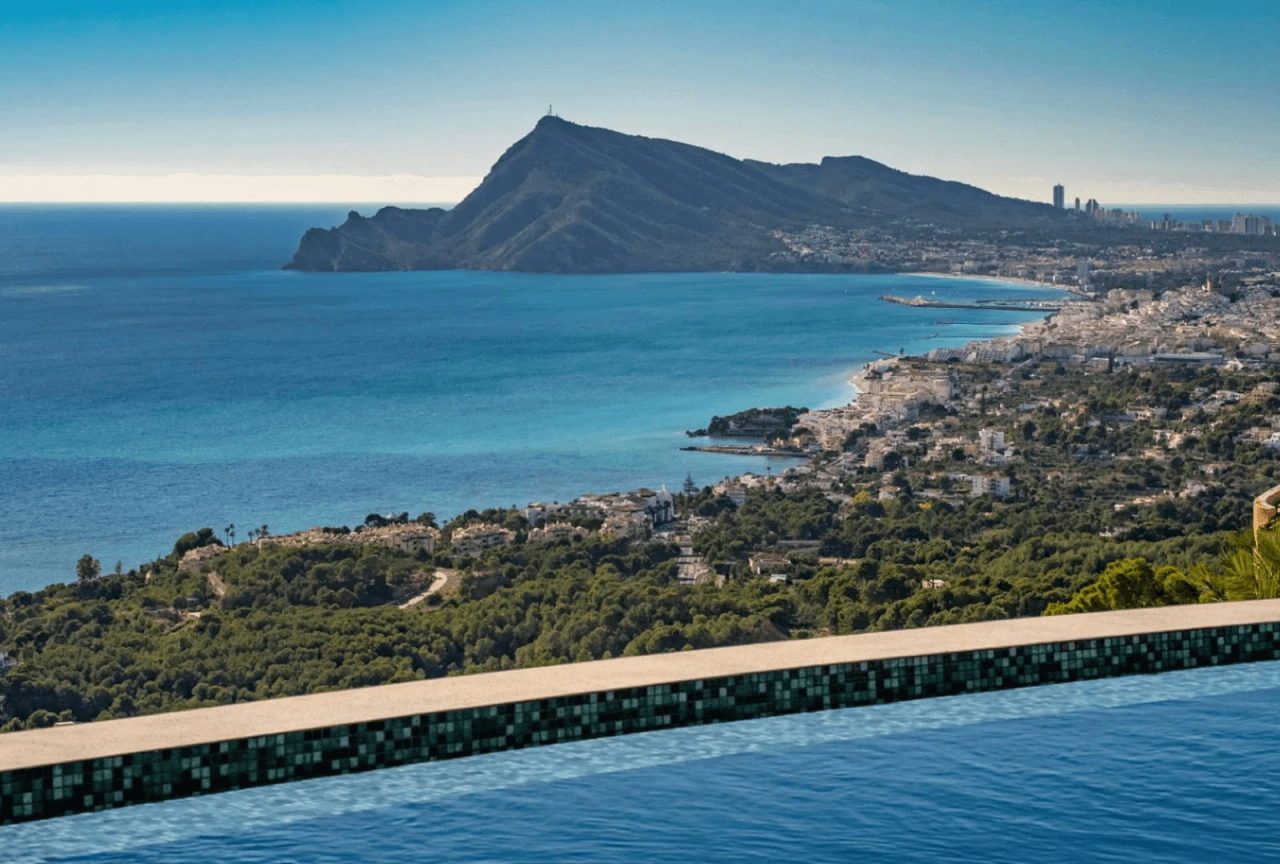 Luksusowa willa rzeźbiarska z panoramicznymi widokami na Morze Śródziemne w Altea Sierra