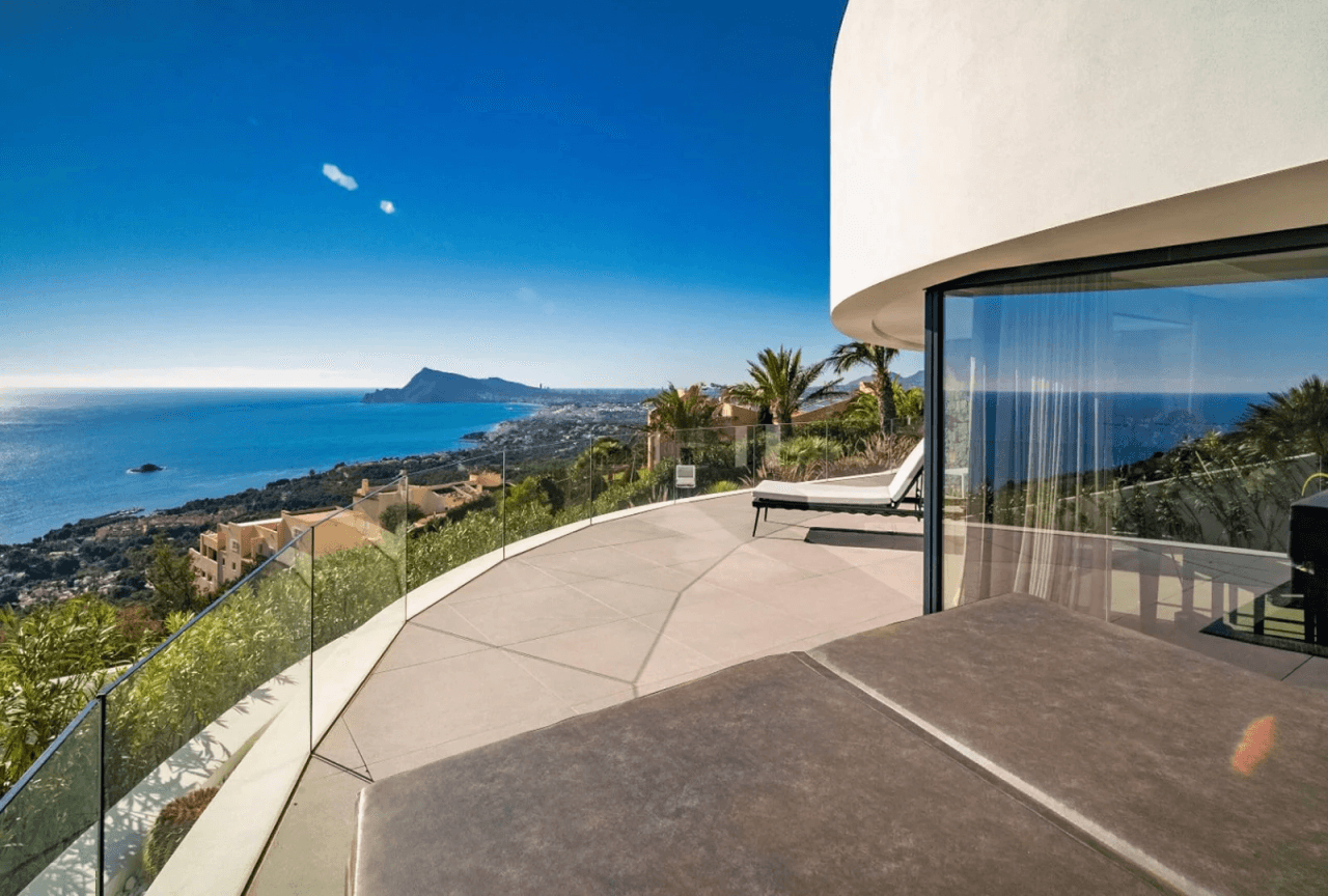 Luksusowa willa rzeźbiarska z panoramicznymi widokami na Morze Śródziemne w Altea Sierra