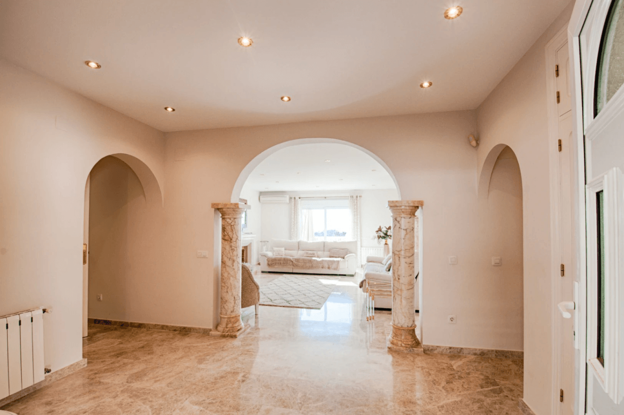 Grote Elegante Villa met Zeezicht Te Koop in Moraira