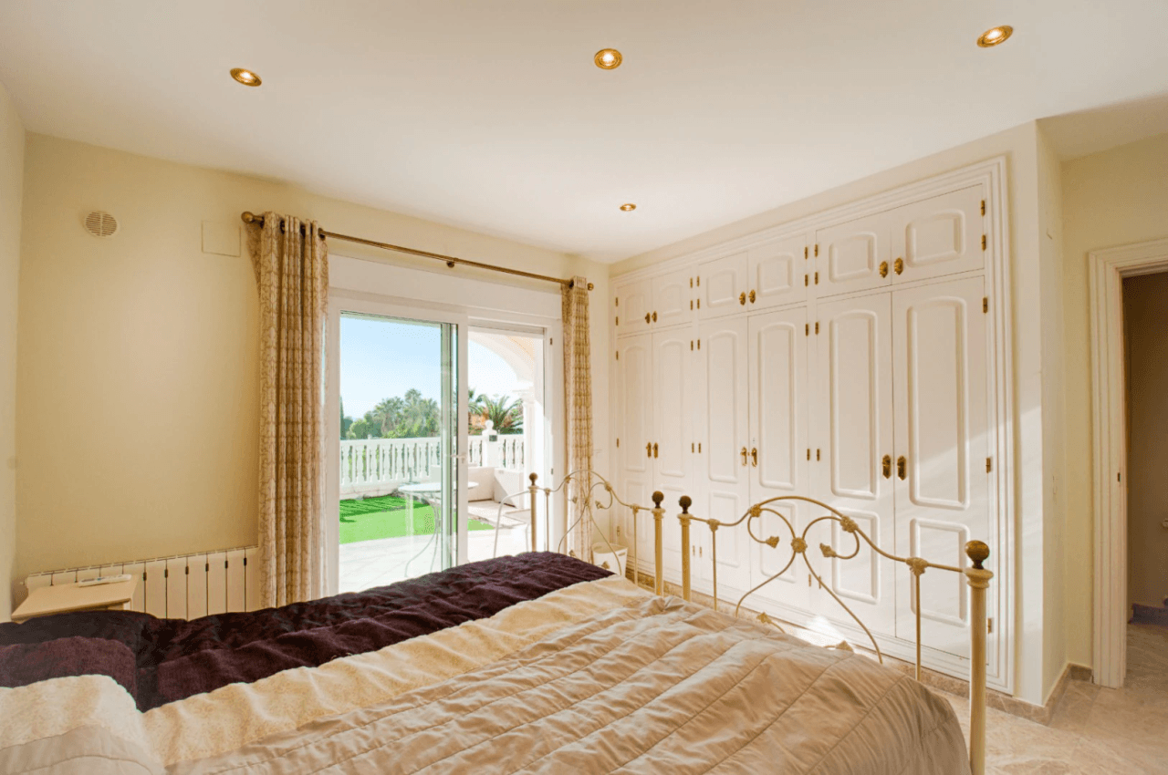 Grote Elegante Villa met Zeezicht Te Koop in Moraira