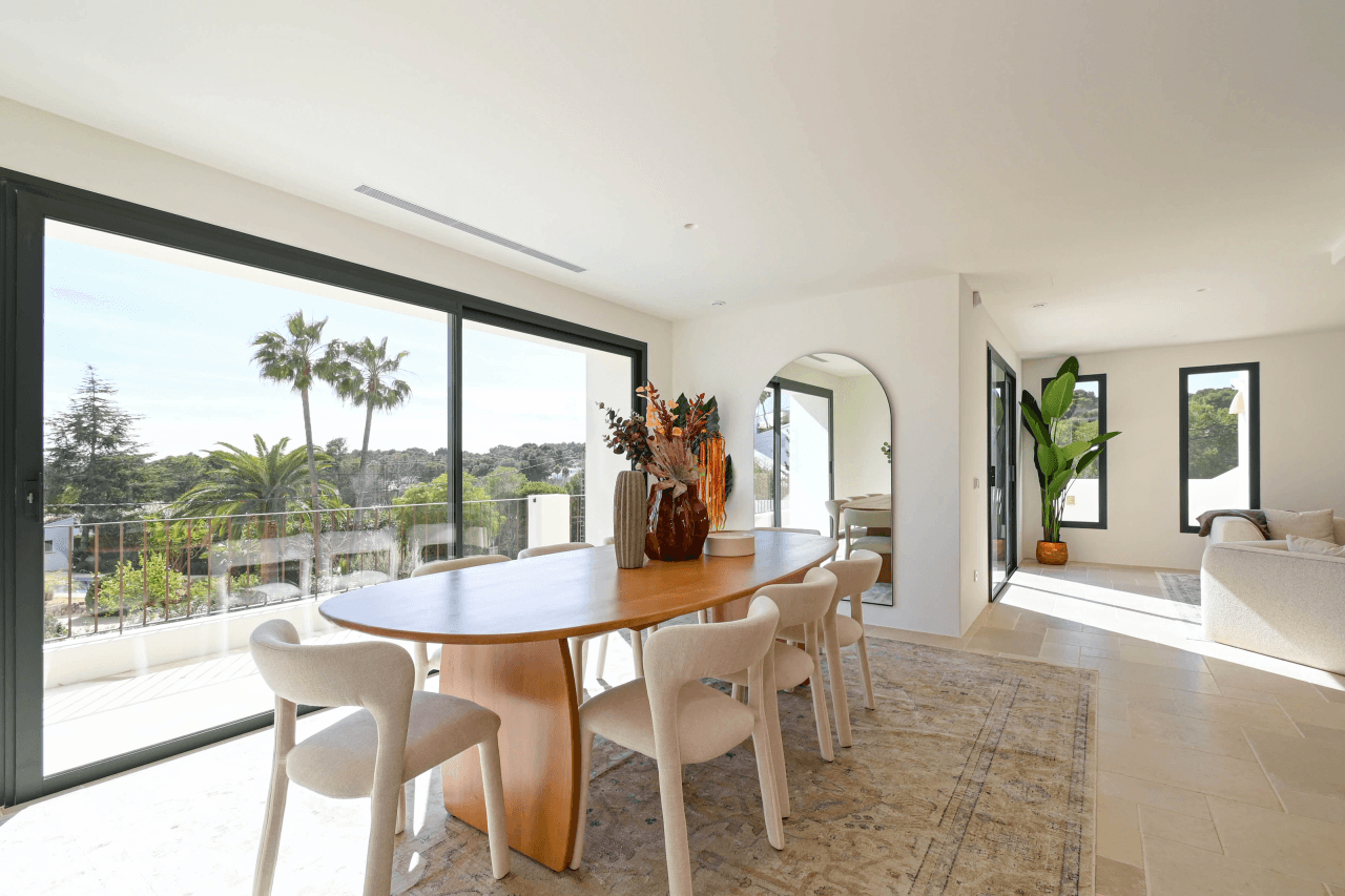Exclusieve designvilla in Moraira met luxe buitenleven en panoramisch uitzicht