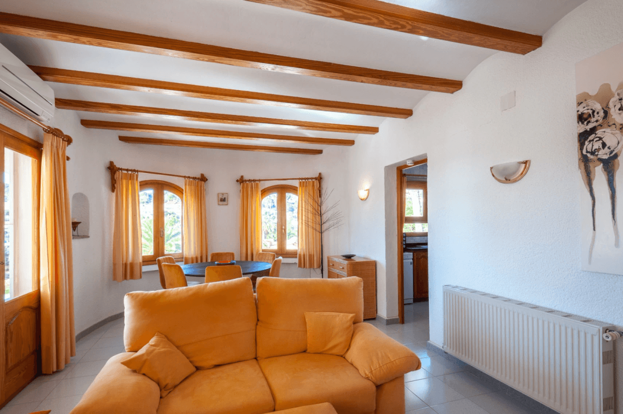 Mediterrane Villa mit Südwest-Ausrichtung in Benissa nahe dem San Jaime Golfclub.