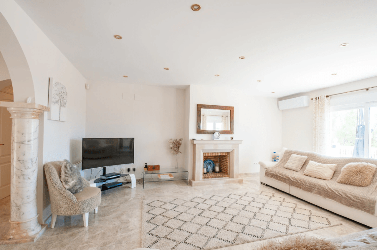 Grote Elegante Villa met Zeezicht Te Koop in Moraira