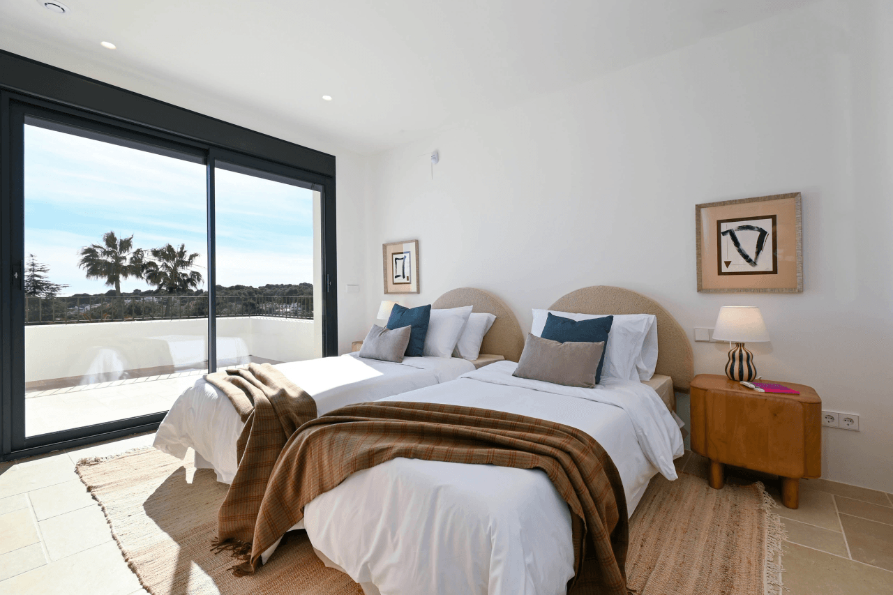 Exclusieve designvilla in Moraira met luxe buitenleven en panoramisch uitzicht