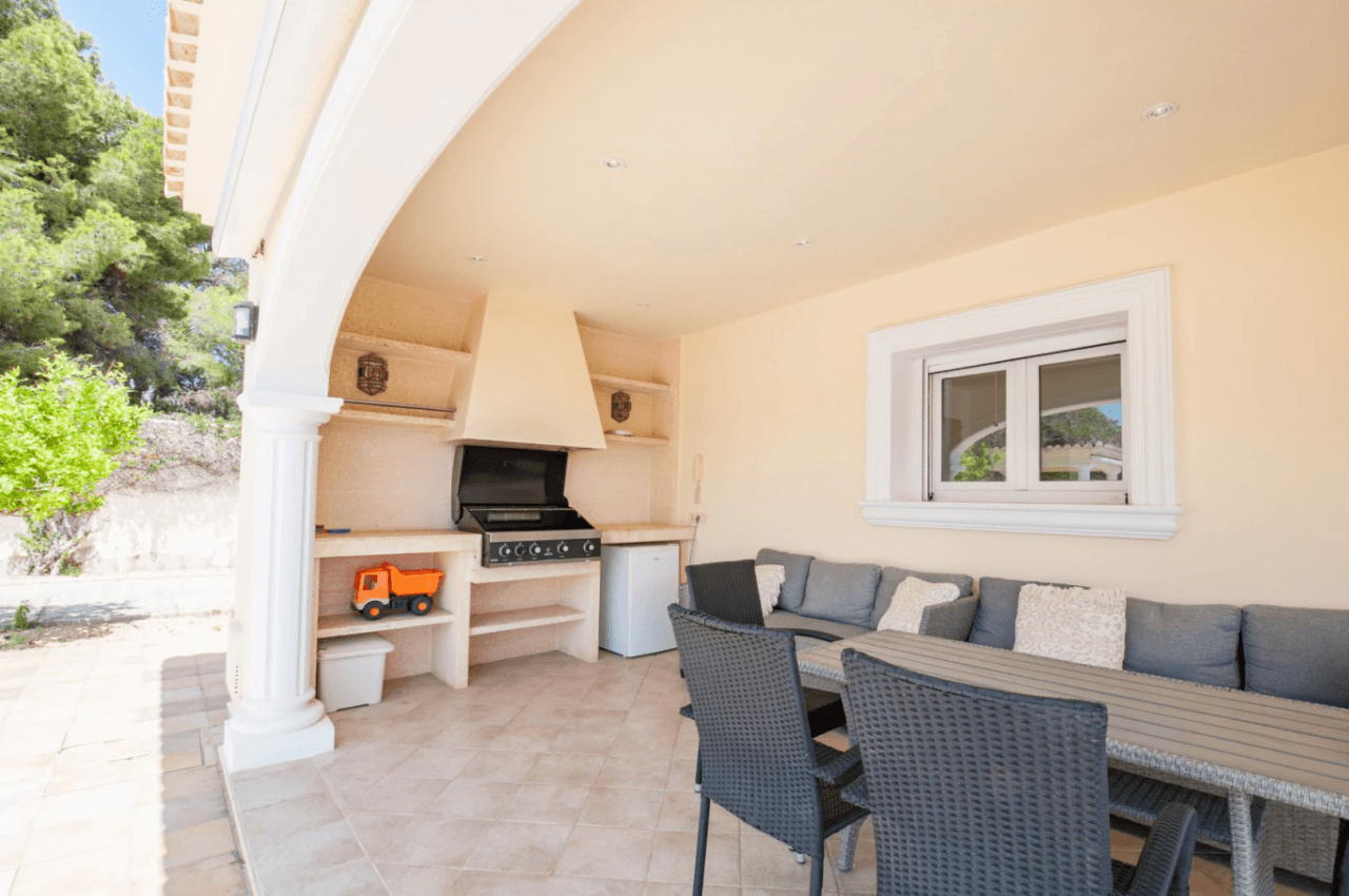 Grote Elegante Villa met Zeezicht Te Koop in Moraira