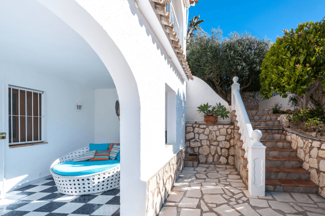 Mediterrane Villa mit Südwest-Ausrichtung in Benissa nahe dem San Jaime Golfclub.