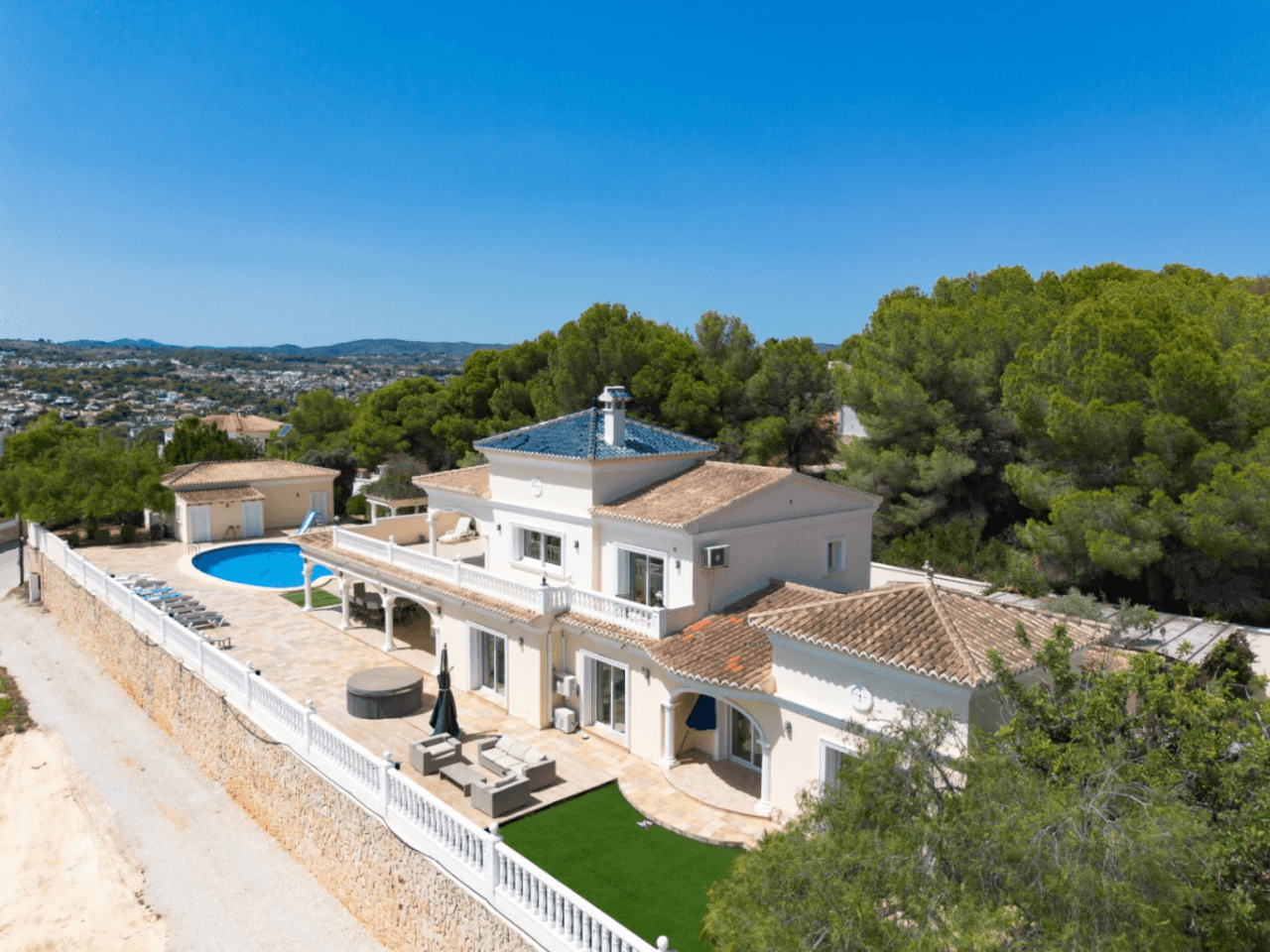 Grote Elegante Villa met Zeezicht Te Koop in Moraira