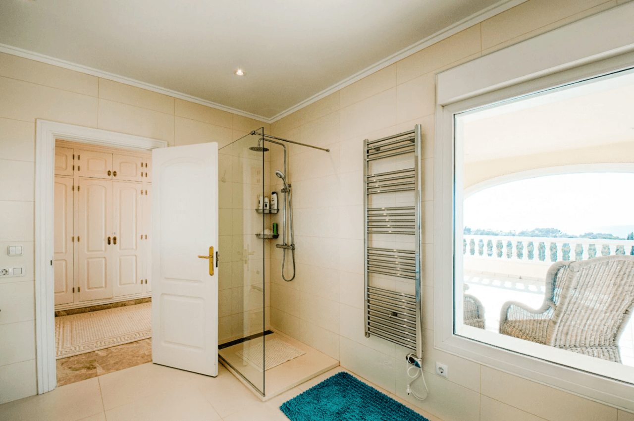 Grote Elegante Villa met Zeezicht Te Koop in Moraira