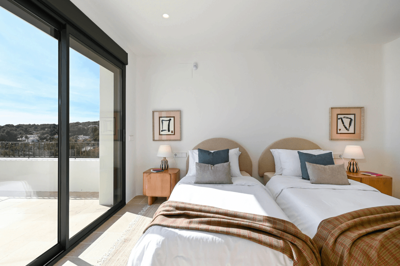 Exclusieve designvilla in Moraira met luxe buitenleven en panoramisch uitzicht