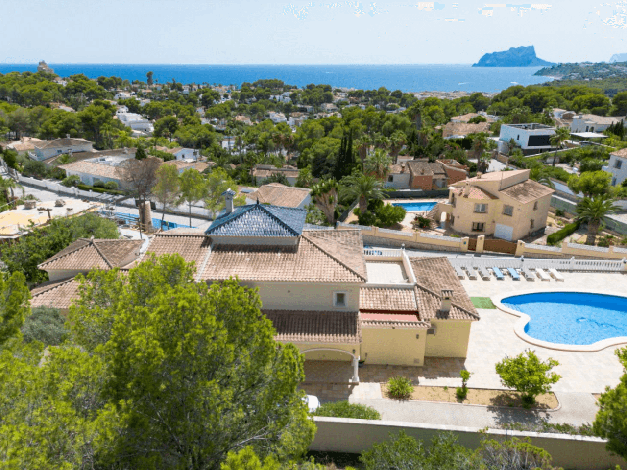 Grote Elegante Villa met Zeezicht Te Koop in Moraira