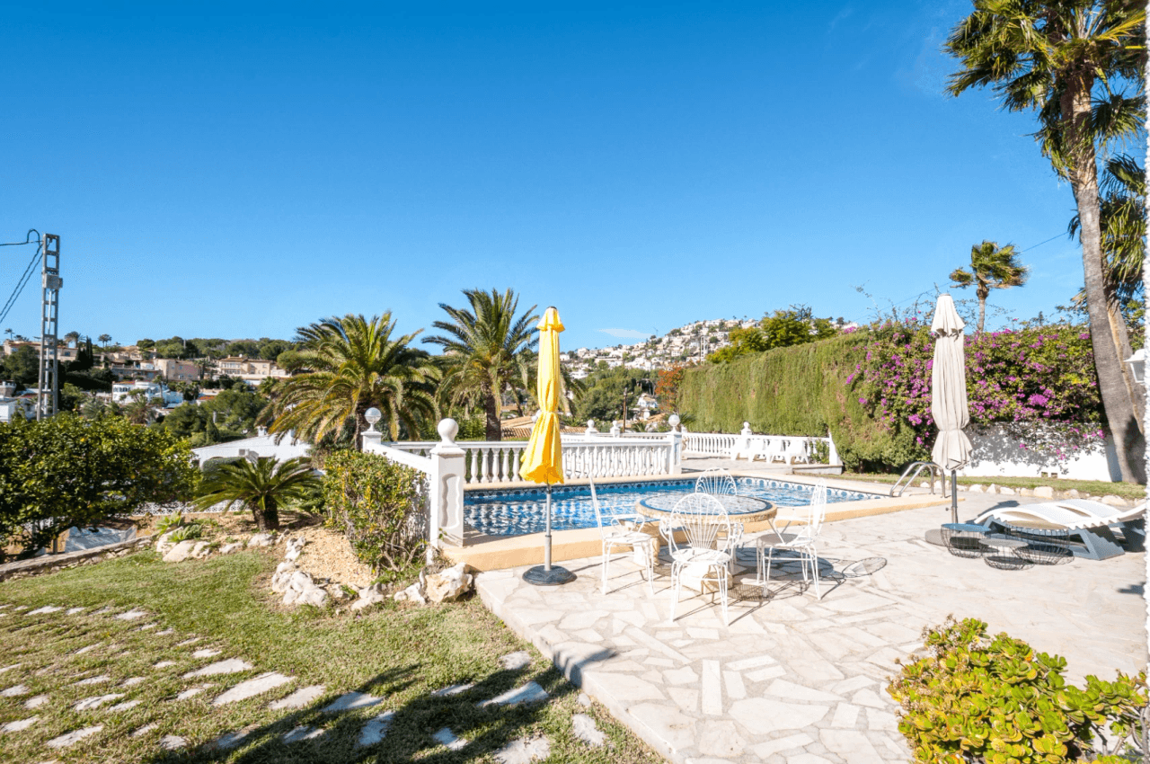 Mediterrane Villa mit Südwest-Ausrichtung in Benissa nahe dem San Jaime Golfclub.