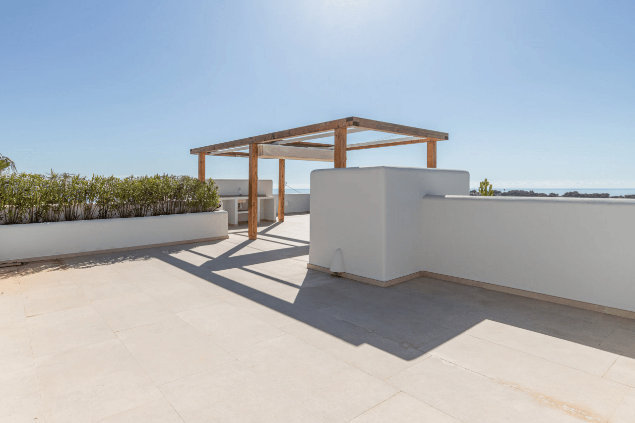 Ibiza Style Luxe Villa in Moraira — Mediterrane Elegantie op Slechts 1 km van Zee