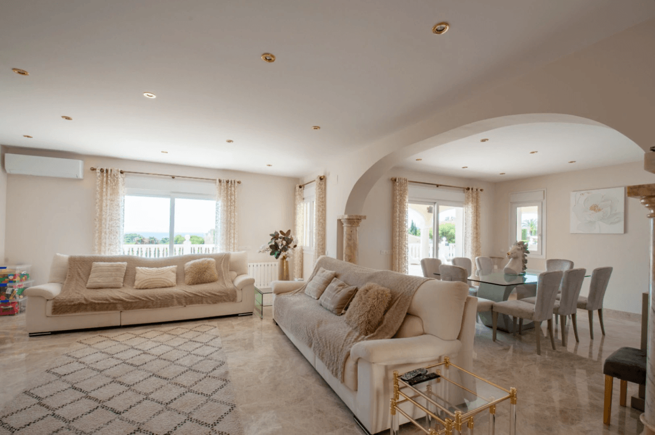 Grote Elegante Villa met Zeezicht Te Koop in Moraira