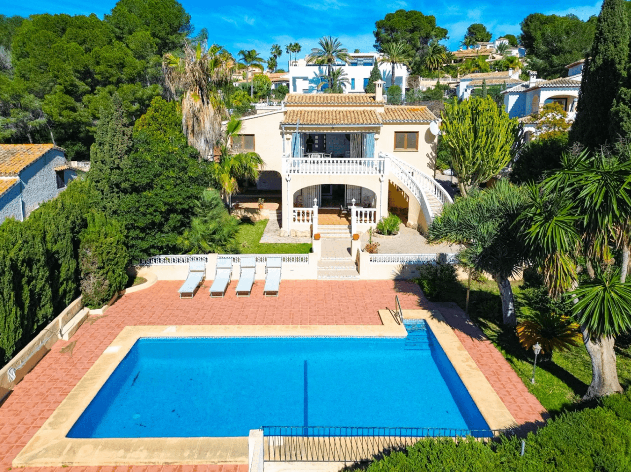 Zeezicht Villa te koop in Moraira op loopafstand van het centrum