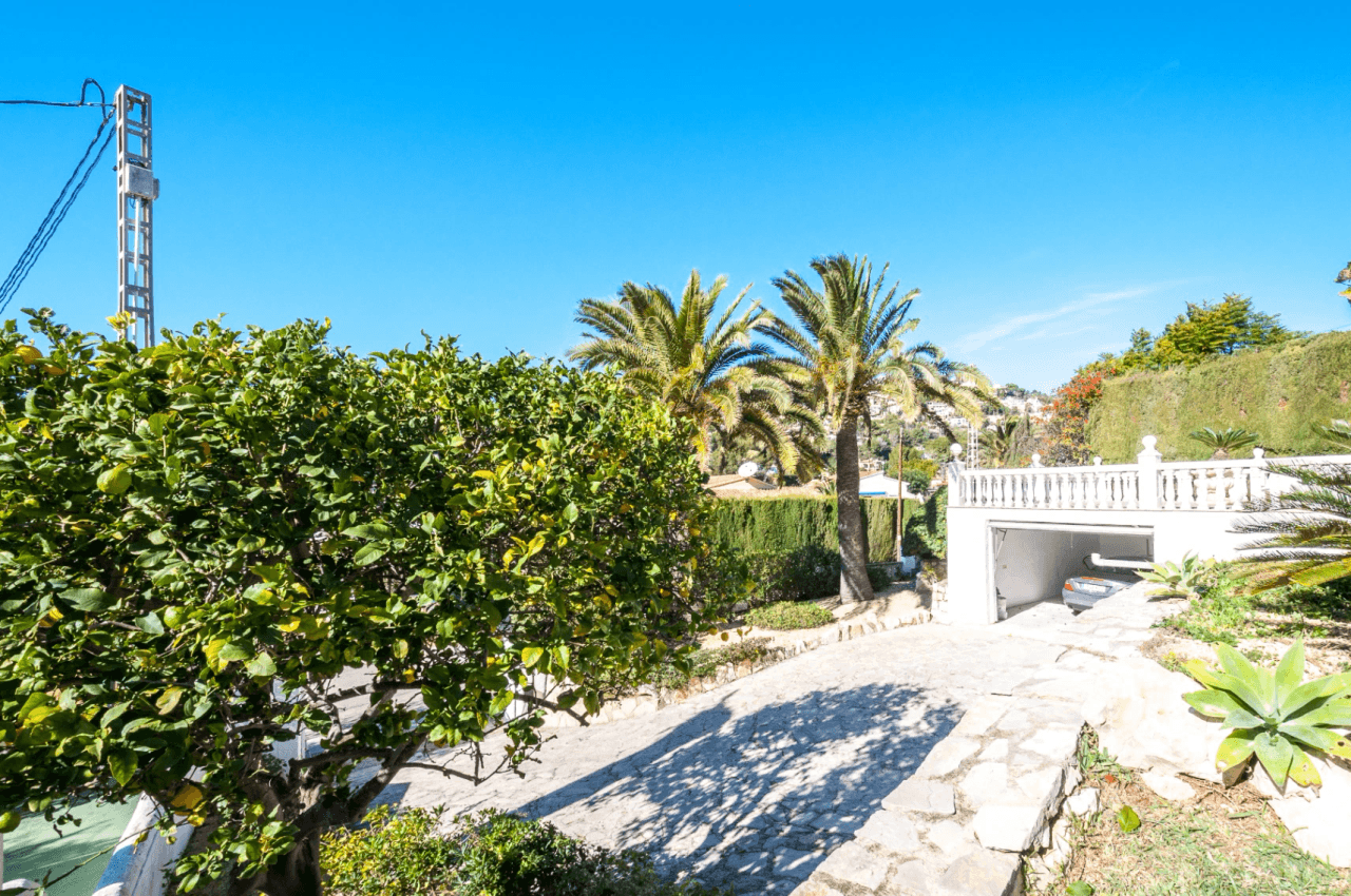 Mediterrane Villa mit Südwest-Ausrichtung in Benissa nahe dem San Jaime Golfclub.