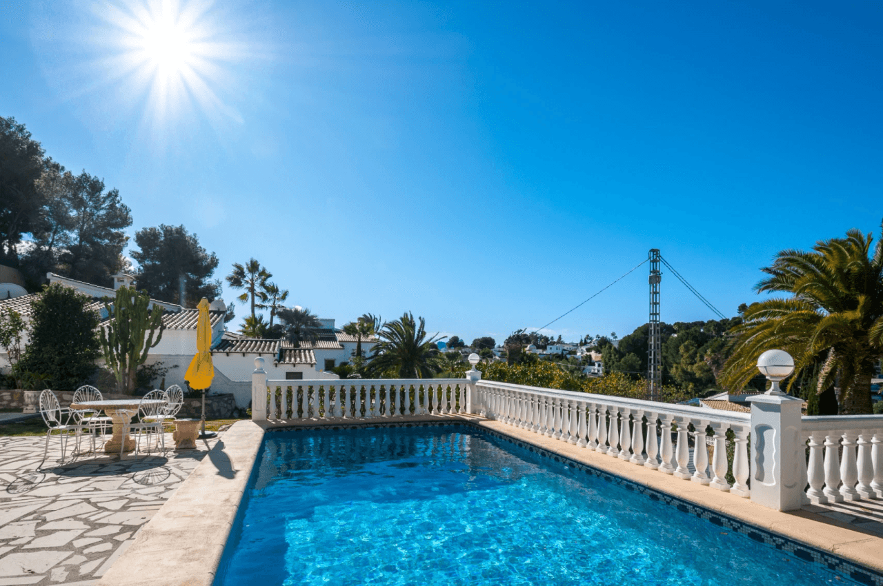 Mediterrane Villa mit Südwest-Ausrichtung in Benissa nahe dem San Jaime Golfclub.