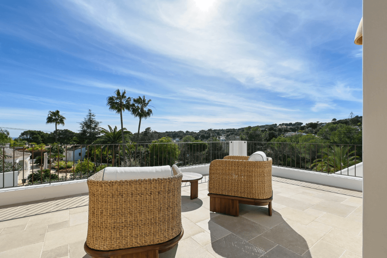 Exclusieve designvilla in Moraira met luxe buitenleven en panoramisch uitzicht