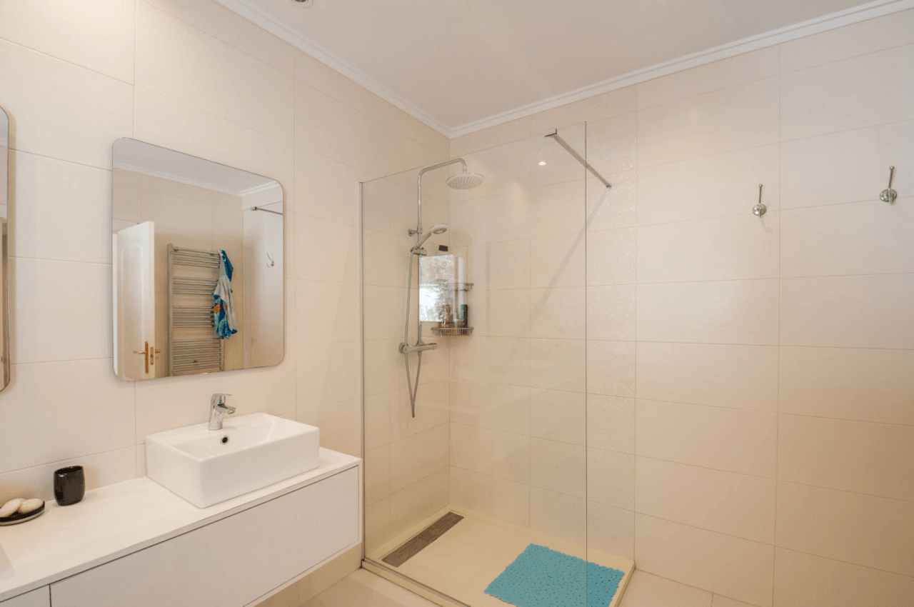 Grote Elegante Villa met Zeezicht Te Koop in Moraira