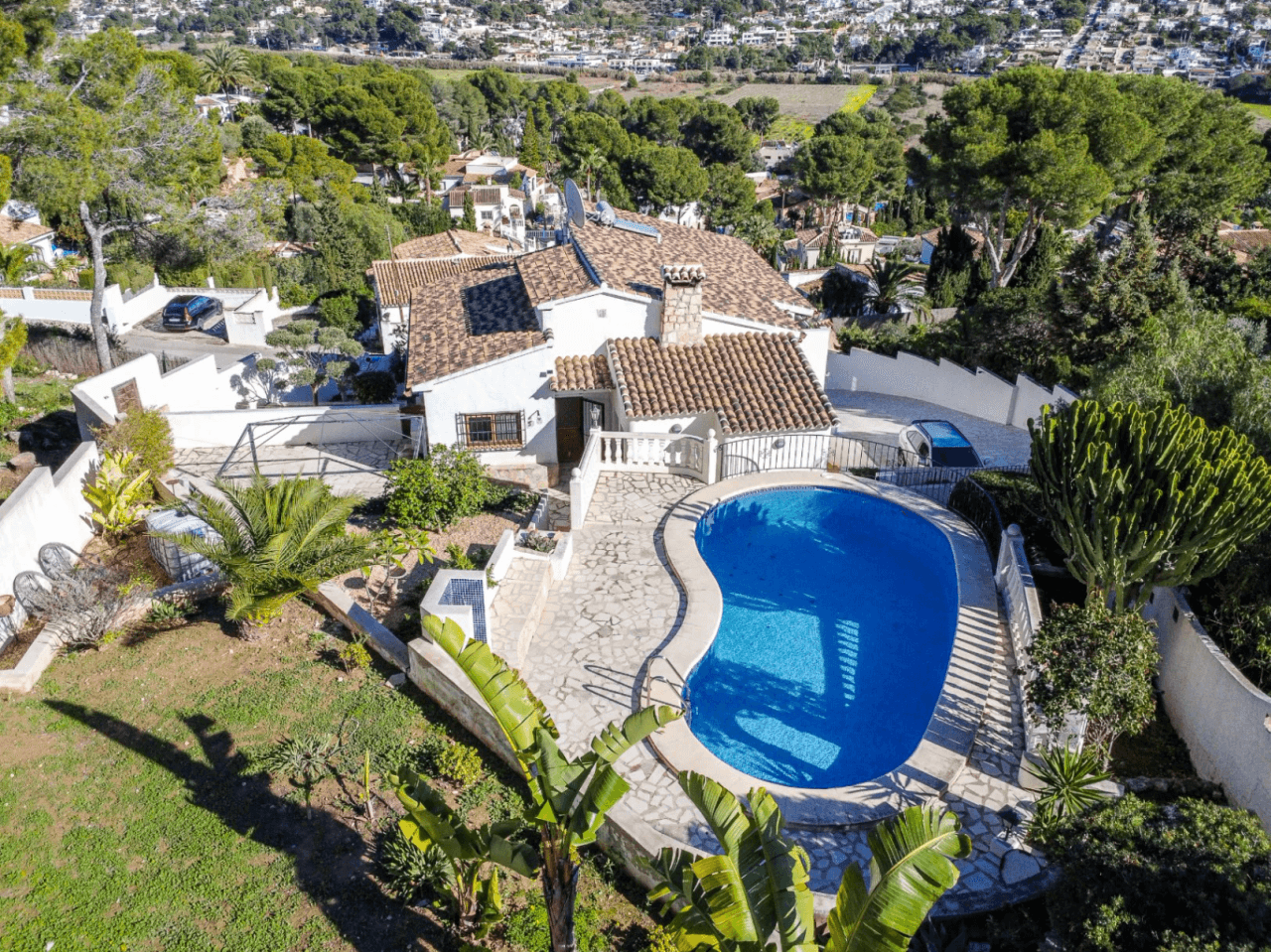 Zeezicht villa te koop in Moraira op loopafstand van het strand