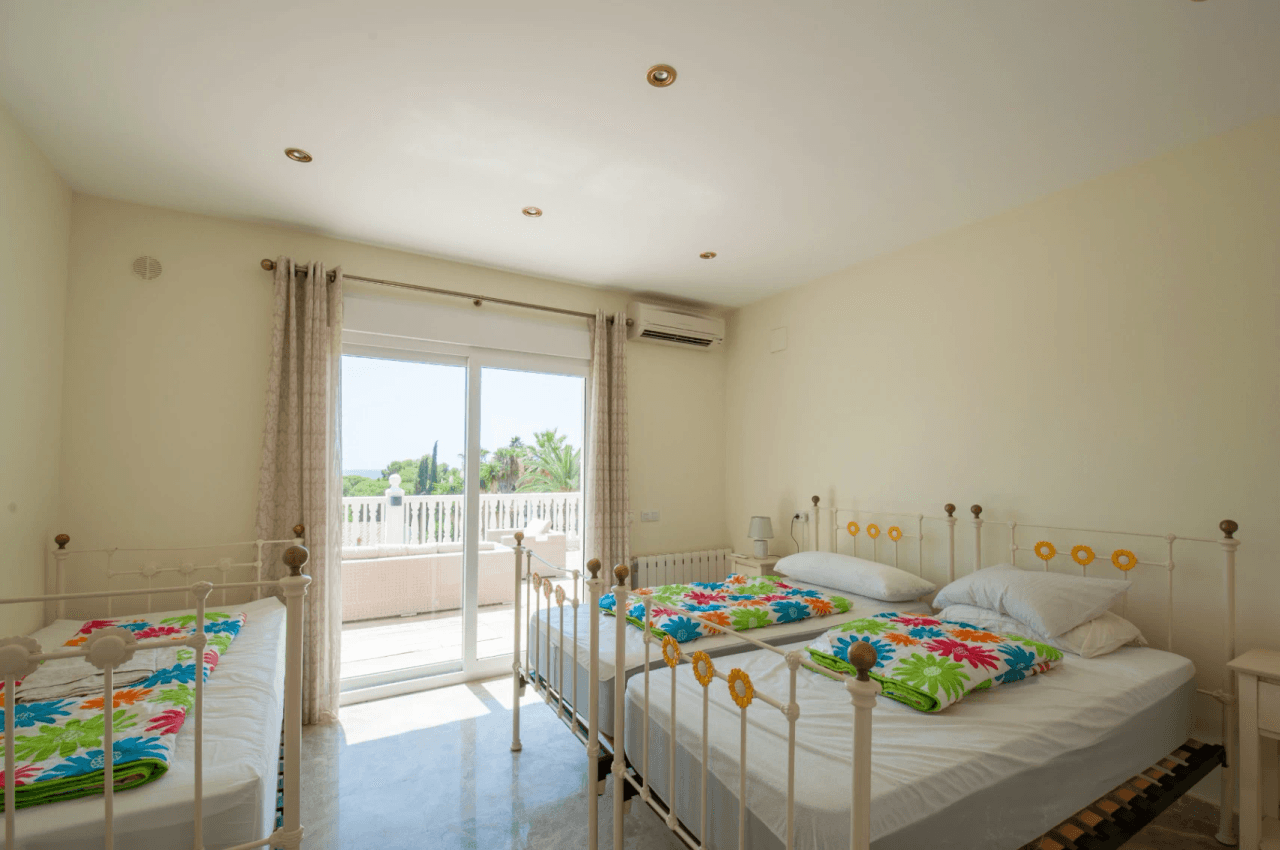 Grote Elegante Villa met Zeezicht Te Koop in Moraira