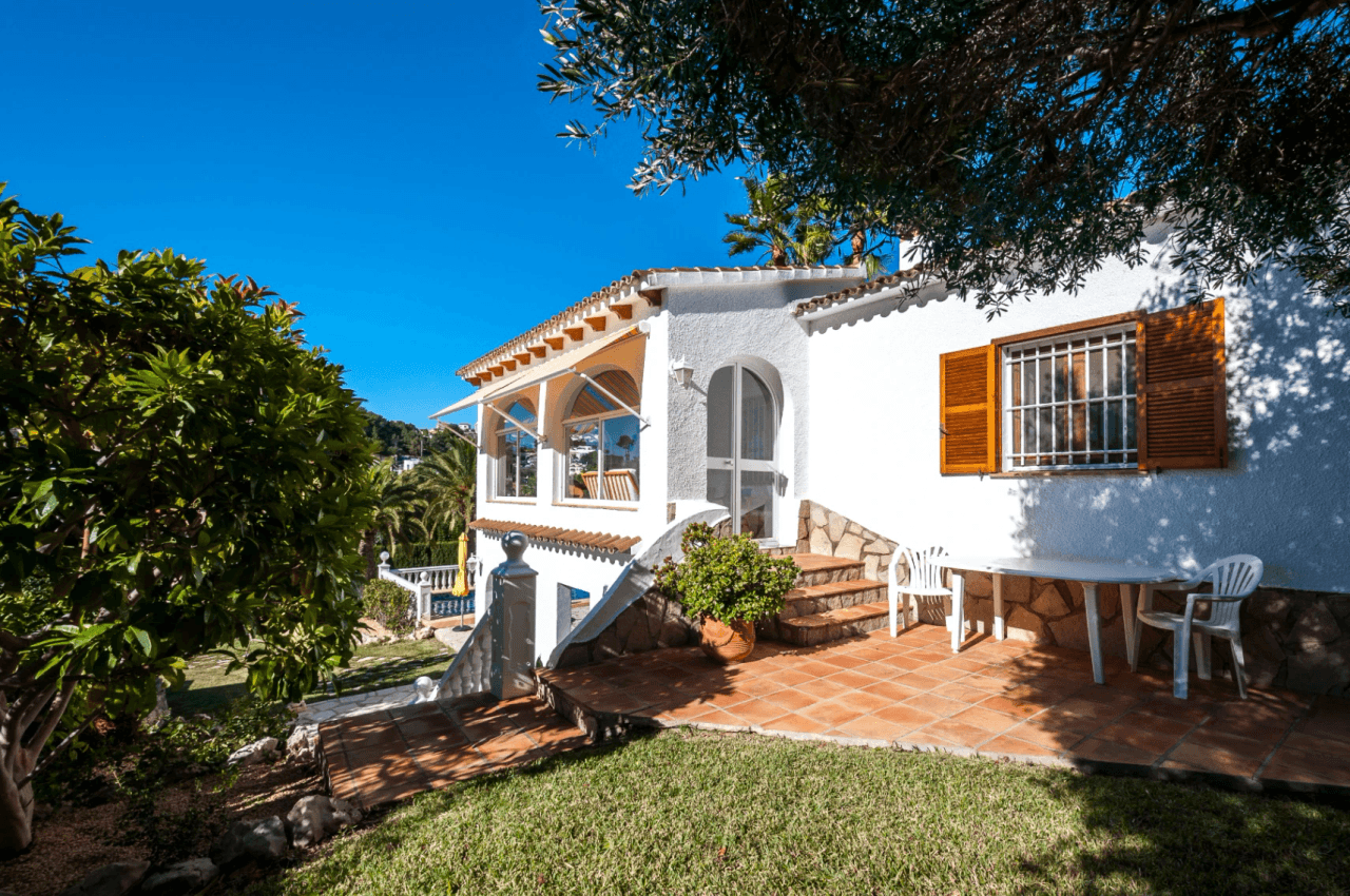 Mediterrane Villa mit Südwest-Ausrichtung in Benissa nahe dem San Jaime Golfclub.