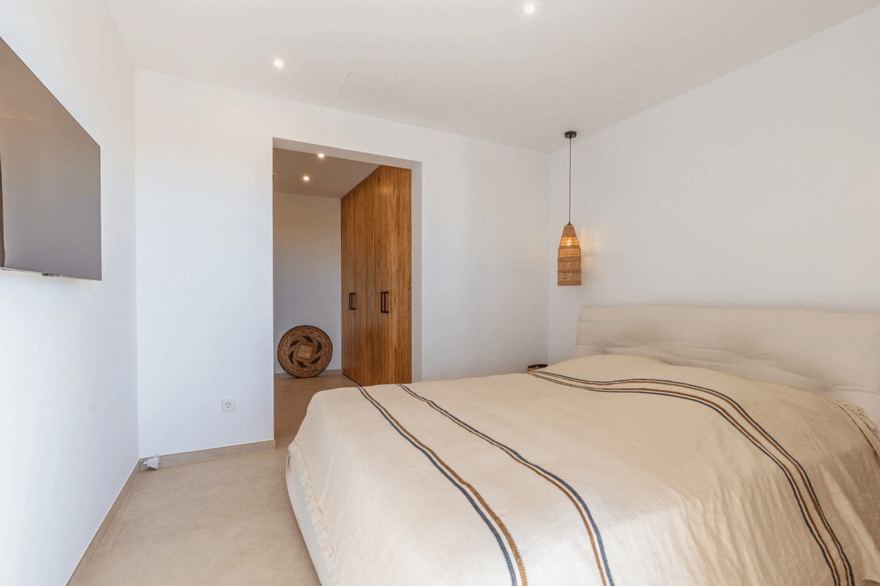 Ibiza Style Luxe Villa in Moraira — Mediterrane Elegantie op Slechts 1 km van Zee