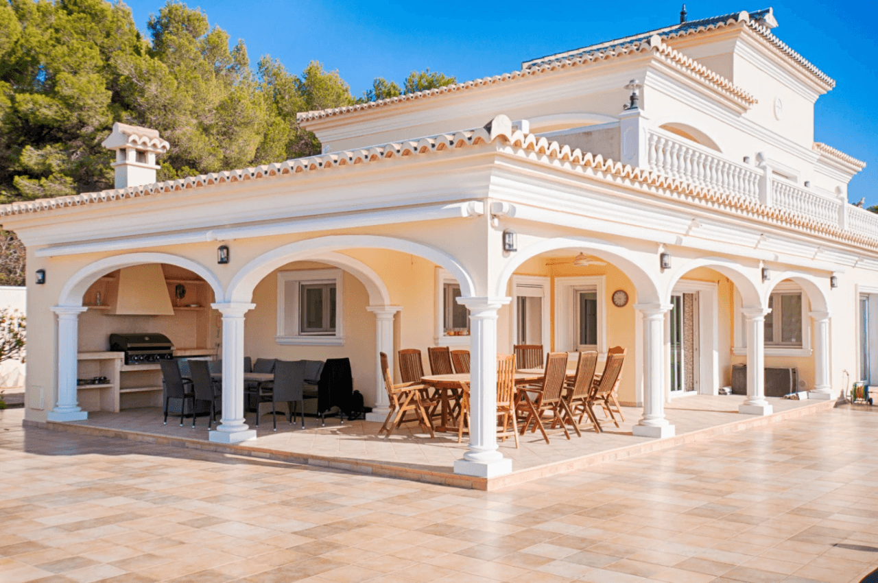 Grote Elegante Villa met Zeezicht Te Koop in Moraira