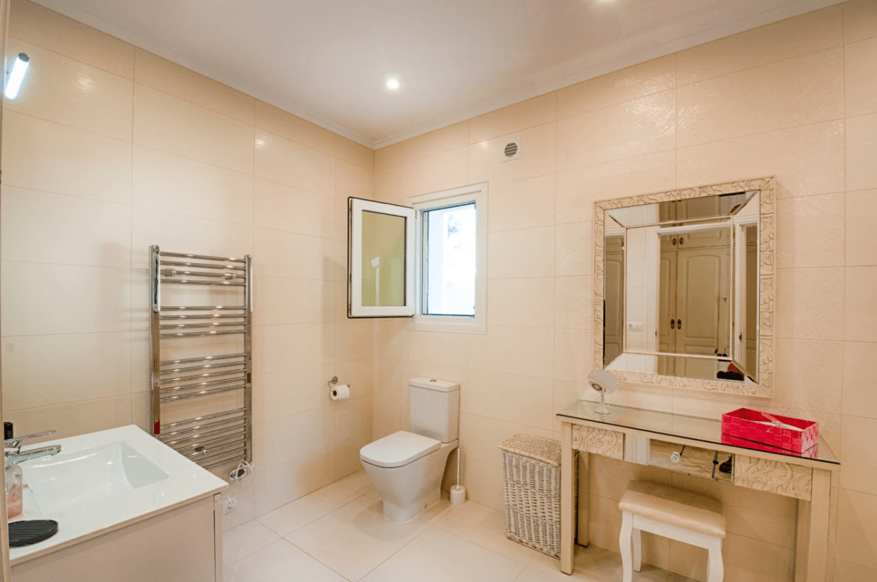 Grote Elegante Villa met Zeezicht Te Koop in Moraira
