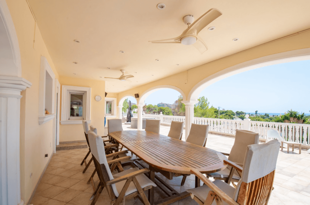 Grote Elegante Villa met Zeezicht Te Koop in Moraira