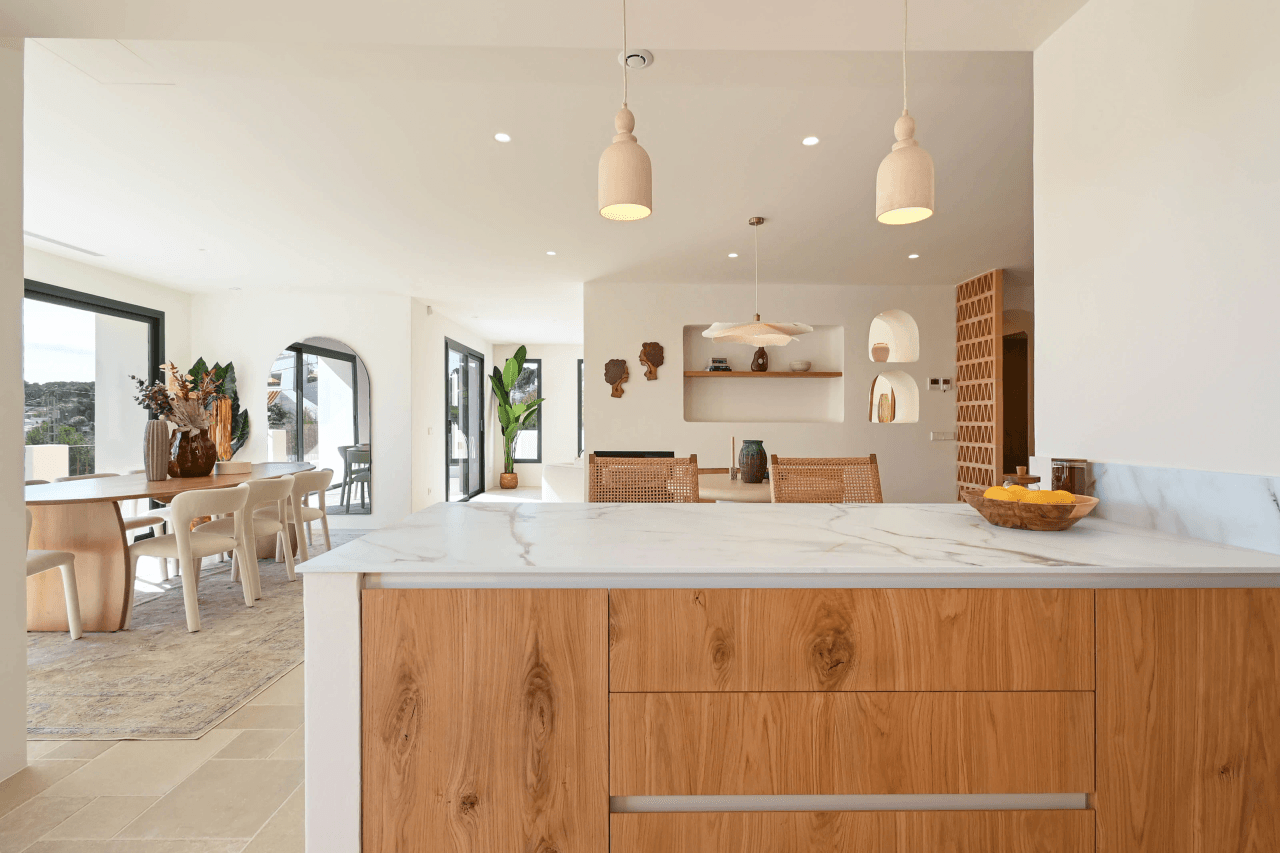 Exclusieve designvilla in Moraira met luxe buitenleven en panoramisch uitzicht