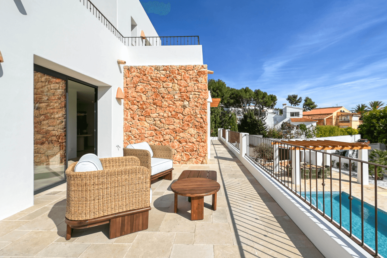 Exclusieve designvilla in Moraira met luxe buitenleven en panoramisch uitzicht
