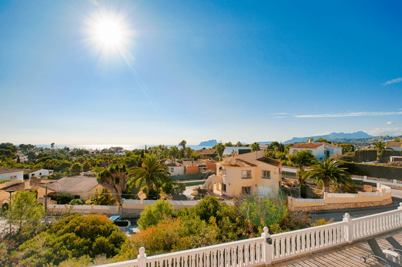 Grote Elegante Villa met Zeezicht Te Koop in Moraira